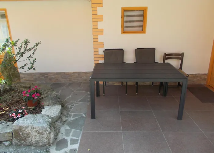 Apartma Prima 아파트 Podbocje